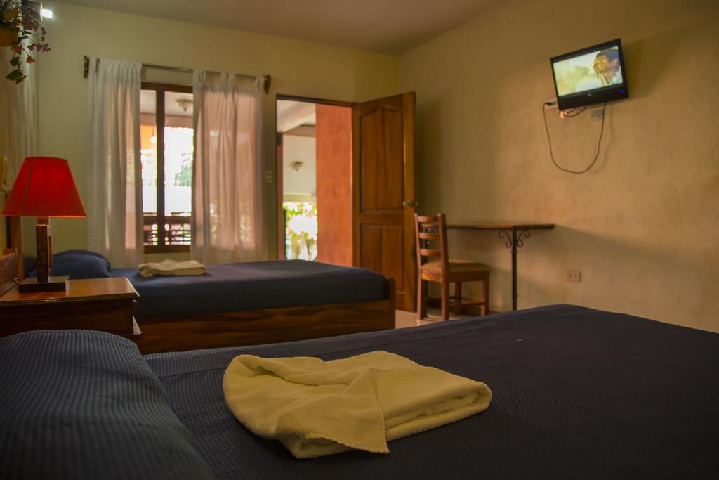 Hotel Villa Hermosa Retalhuleu Esterno foto